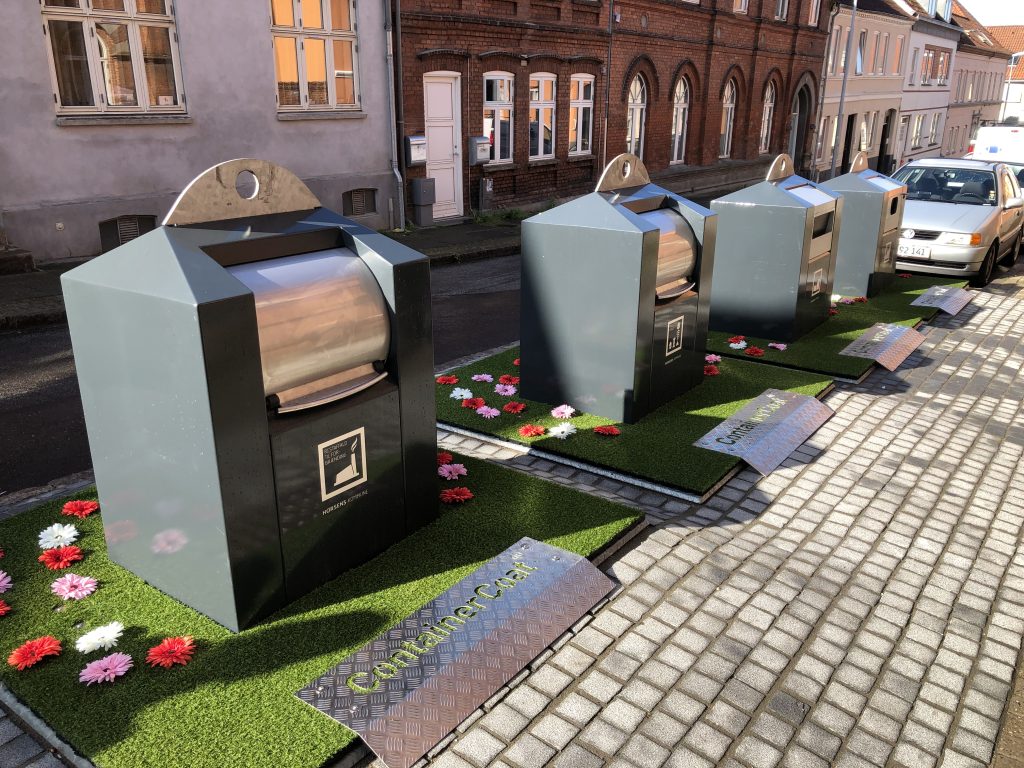 Blomstertæppe rulles ud som skjold mod storskrald