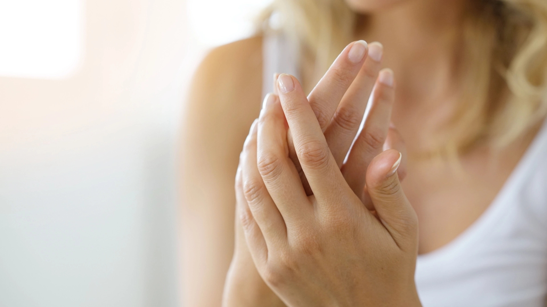 Ukendt symptom på højt kolesteroltal: Du skal holde øje med dine hænder og fødder