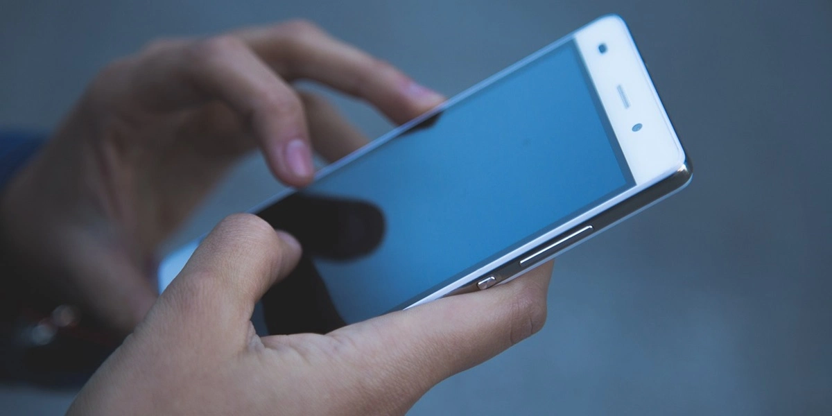 Deaktiver denne funktion på din telefon: Den optager dig muligvis