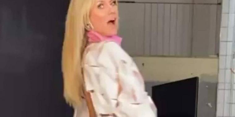 50-årige Heidi Klum viser sin bagdel i g-streng