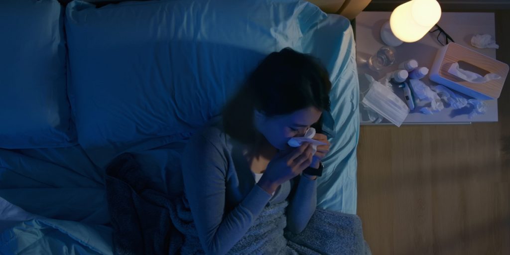 8 effektive tips: Sådan får du en god nattesøvn, til trods for høfeber