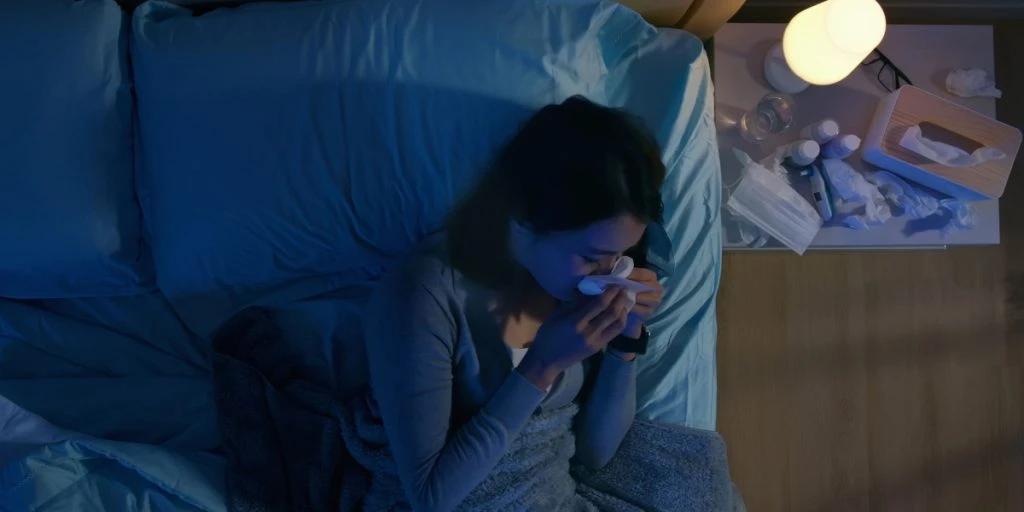 8 effektive tips: Sådan får du en god nattesøvn, til trods for høfeber
