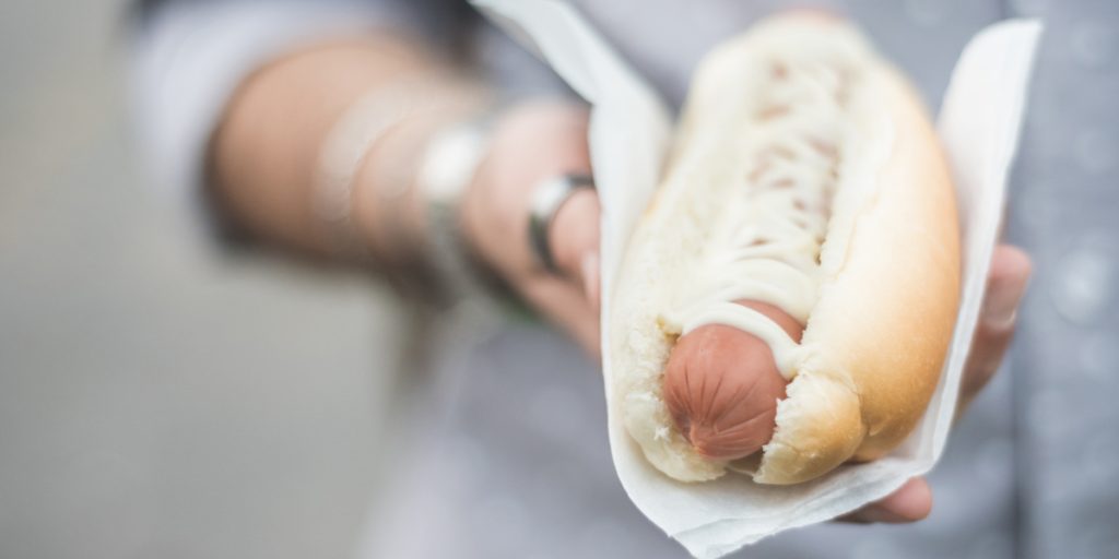 Familie fik et hurtigt måltid hotdogs: Regningen chokerede dem