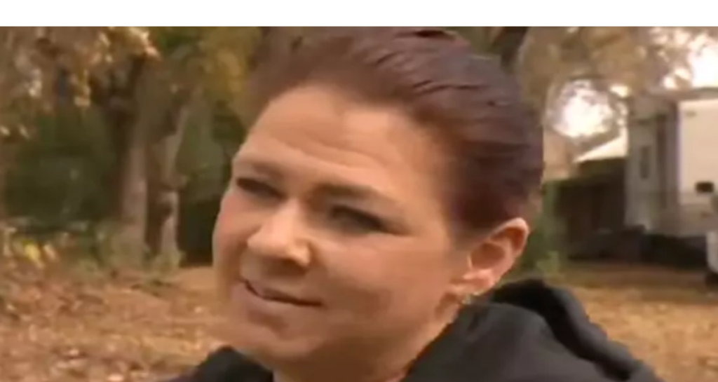 Undsluppet hund løber hen til Catherine: Hvad hun finder hos ejeren, får hårene til at rejse sig