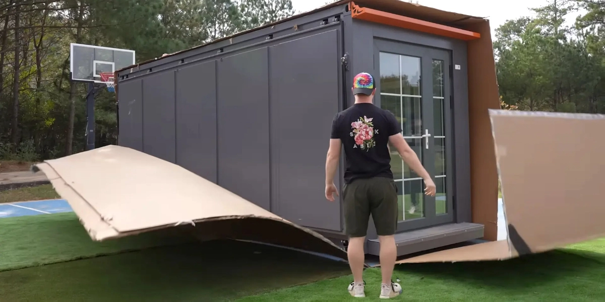 YouTuber praler med at have købt hus til 275.000 kroner på Amazon – men han læste ikke det med småt