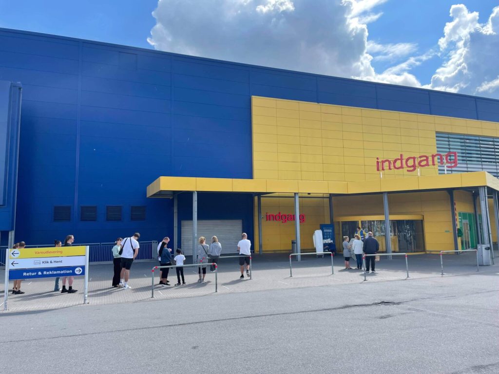 Vand lukker IKEA: Har skabt kæmpe kø