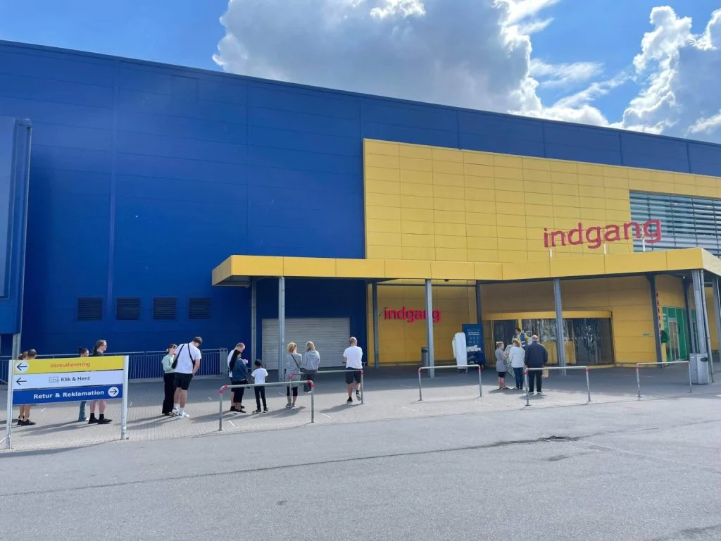 Vand lukker IKEA: Har skabt kæmpe kø