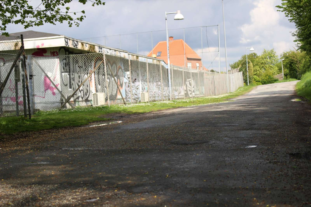 Dreng overfaldet på stisystem: Blev udsat for både knivsnit og røveri