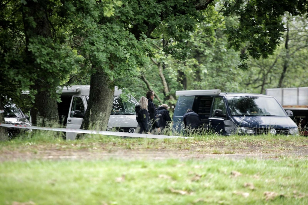 Person fundet død i å midt i dansk by