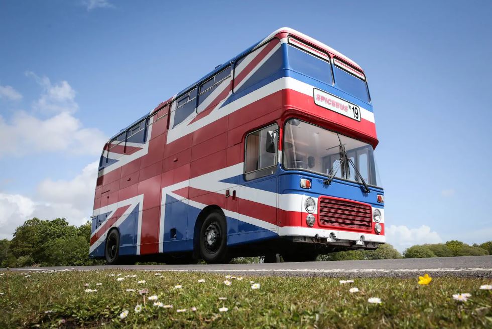 Den ultimative 90’er-drøm: Bo i den originale Spice Bus fra Spice World-filmen