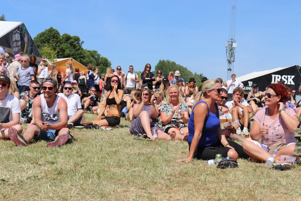 Højt humør og høj solskin: Se billederne fra Jelling Festival