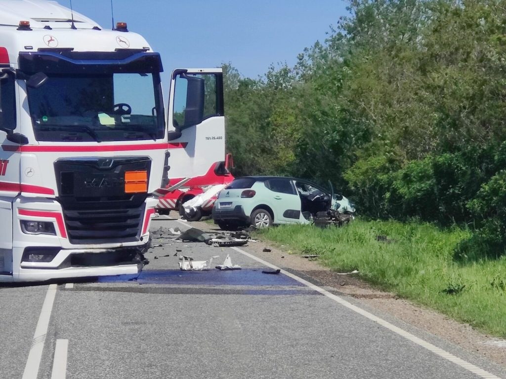 Mand dræbt og kvinde kvæstet: Alvorligt uheld på landevej