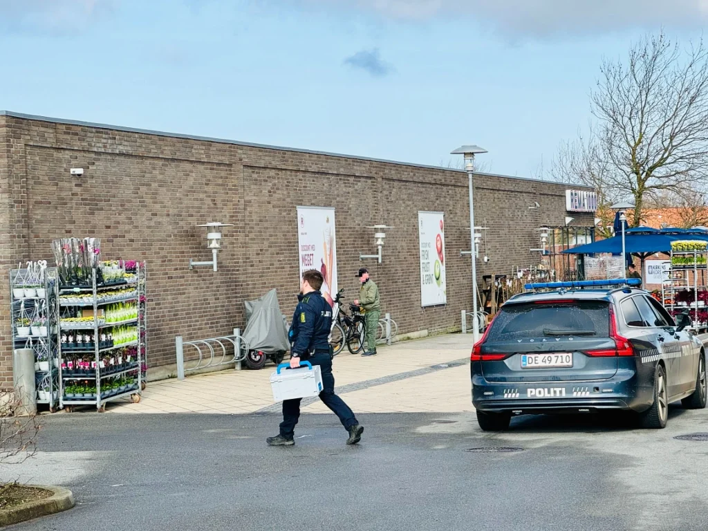 Drama i populær Rema 1000: Butikken lukket og op til ti politibiler til stede