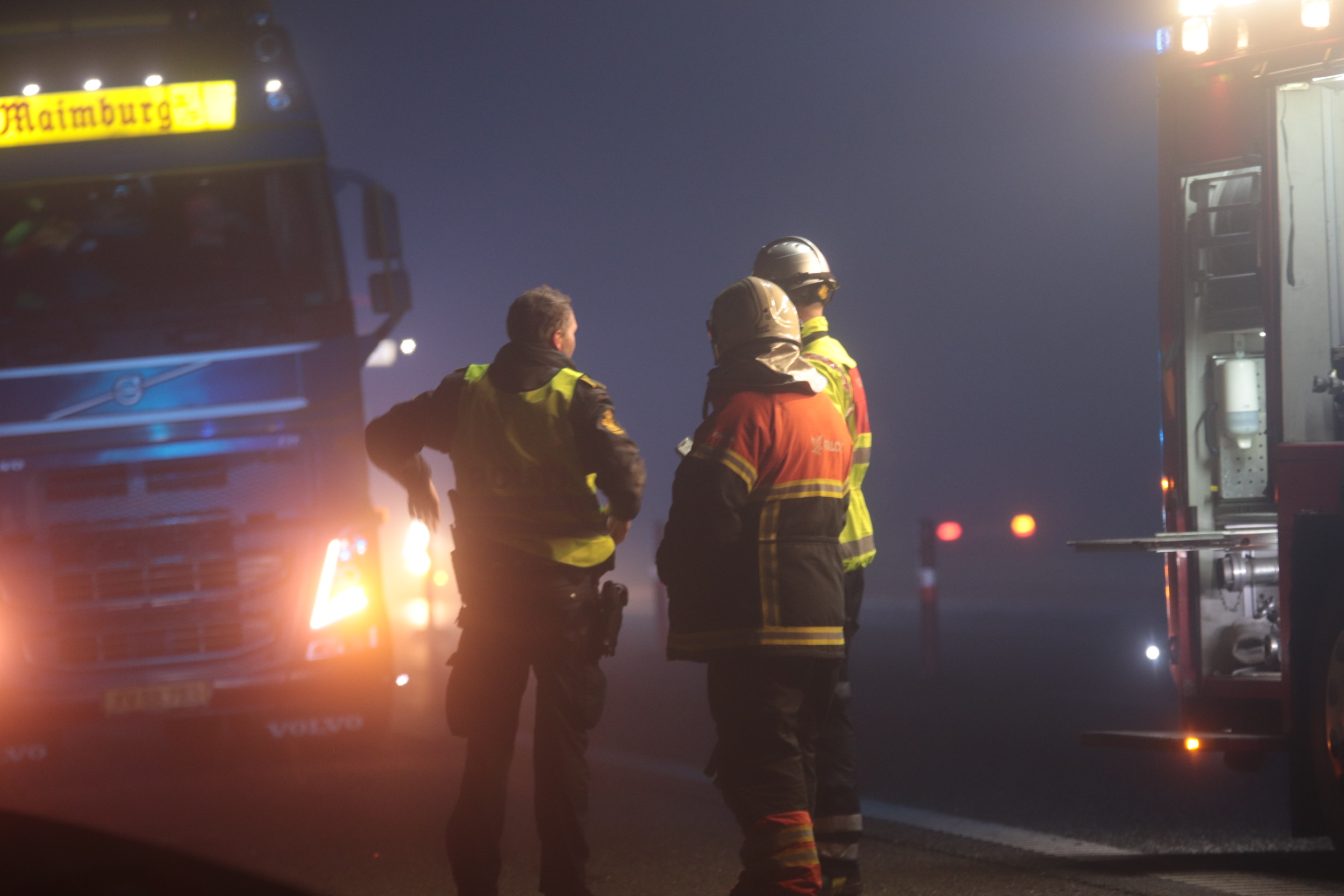 Kø på motorvej: Lastbil væltet
