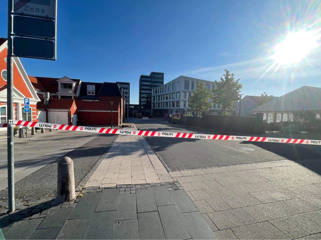 Politi massivt tilstede i dansk by: Sprængstofhunde på vej