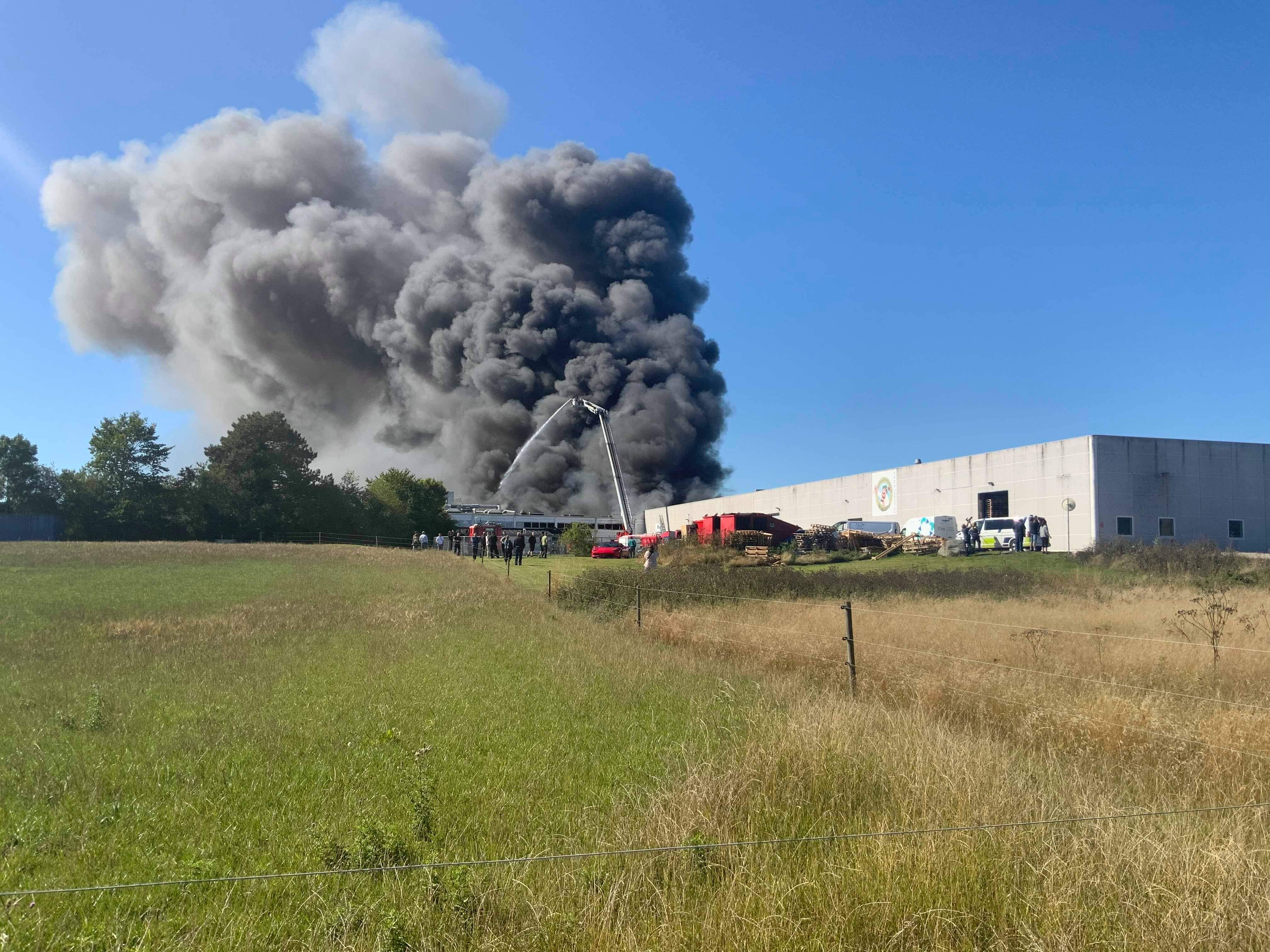 Lige nu: Voldsom brand – ekstra mandskab indkaldt