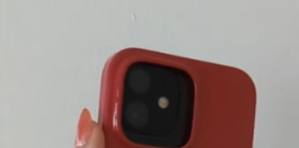 Internettet hiver og flår for at få fat i nyt iPhone-cover: Designet er enten galt eller genialt