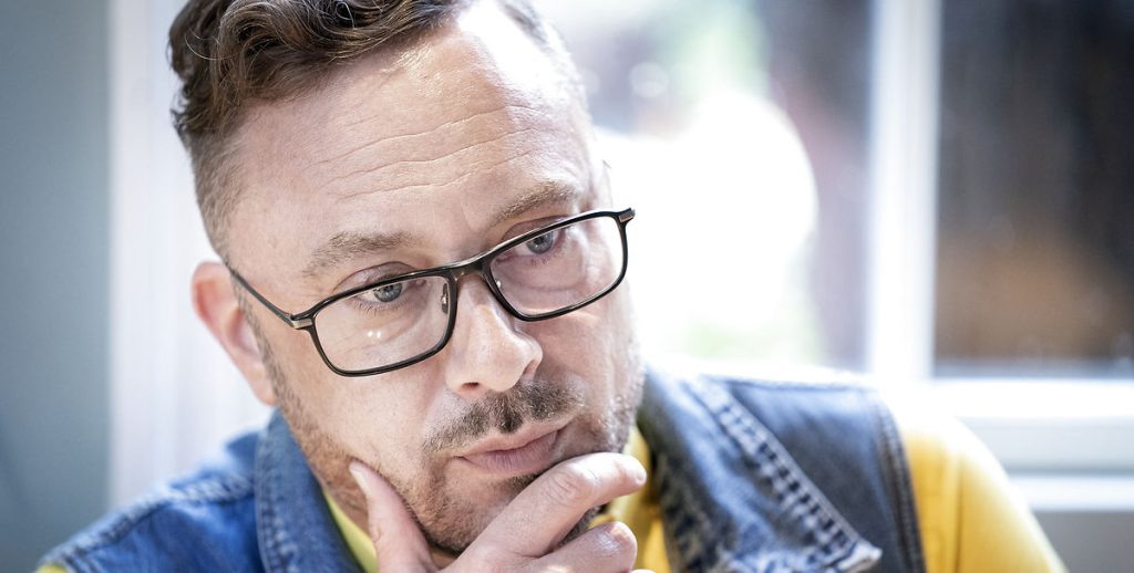 Jakob Fauerby måtte skjule det: Fortalte alle, at kæresten var hans fætter