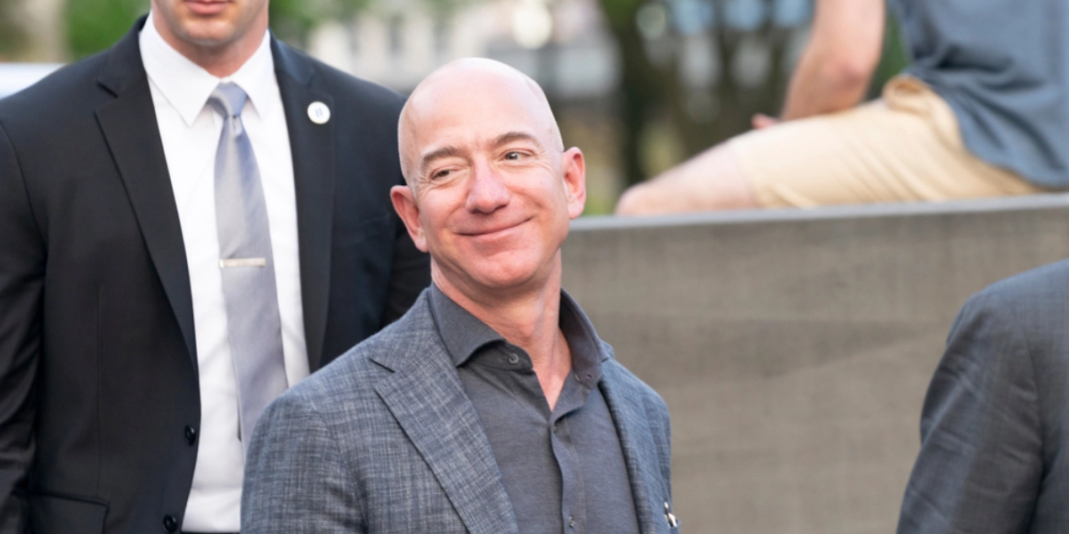 Jeff Bezos siger, at 1-times-reglen gør ham klogere: Forskning viser, at han har ret