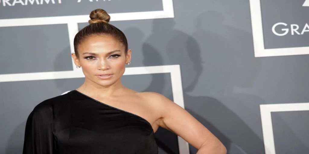 Jennifer Lopez møder op i gennemsigtig kjole