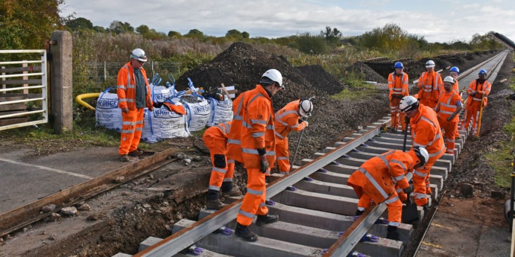 Jernbanearbejder blev fyret grundet hans alkoholmisbrug: Nu tikker 600.000 kroner ind på kontoen