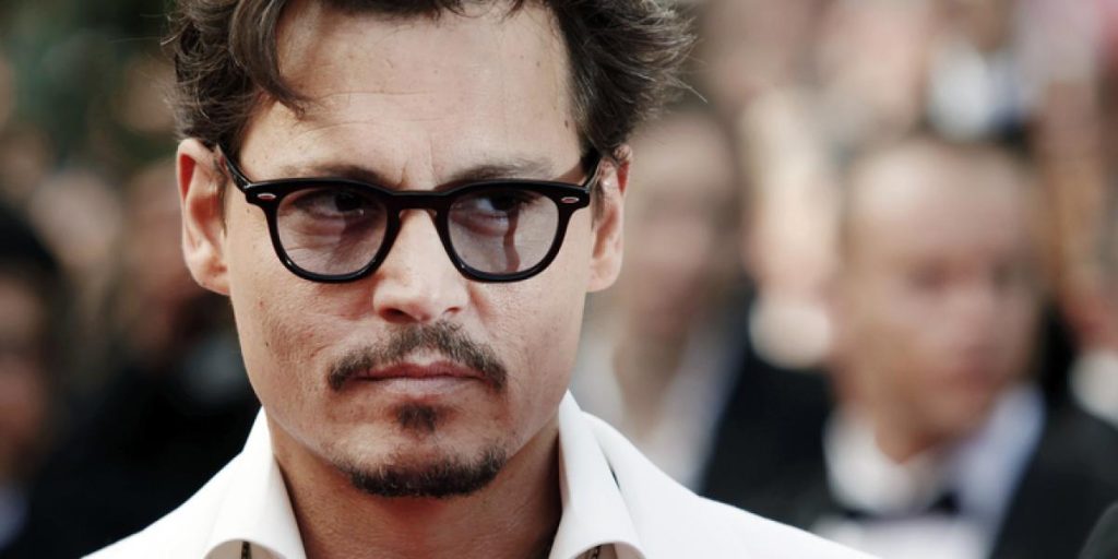 Mand får latteranfald under Amber Heard og Johnny Depps retssag: Nu går videoen viralt