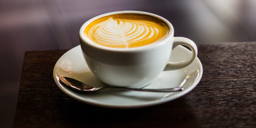 Derfor bør du drikke din morgenkaffe med mælk