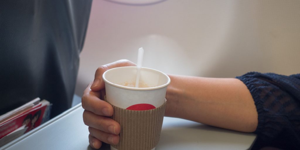Afslører: Derfor bør du aldrig drikke flykaffe