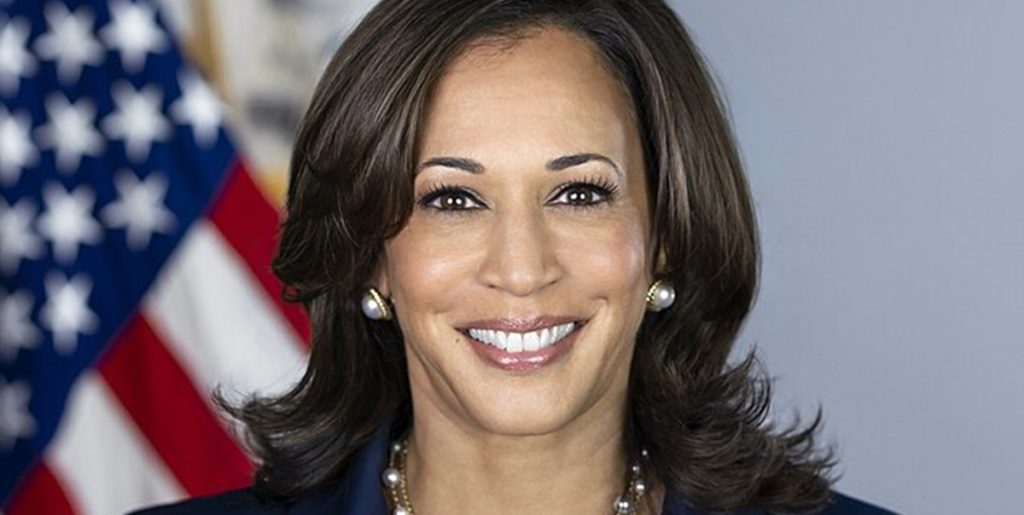 Kun to kandidater tilbage i kampen om at blive Kamala Harris’ vicepræsident