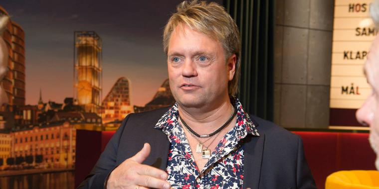 Johnny Hansen overrasker med  ‘Krænkesangen’