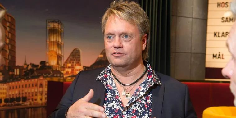 Johnny Hansen overrasker med  ‘Krænkesangen’