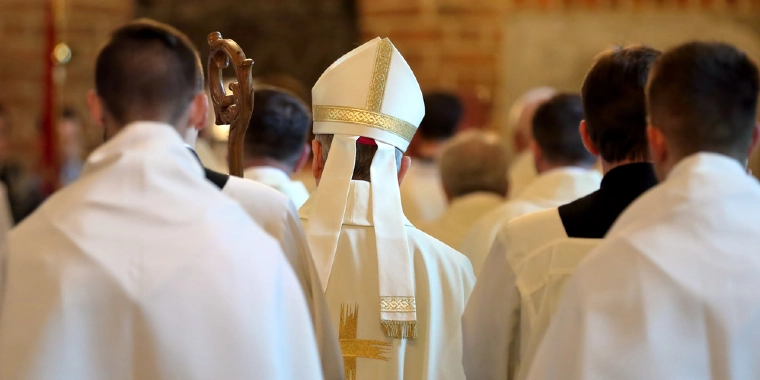 216.000 børn misbrugt af franske præster siden 1950