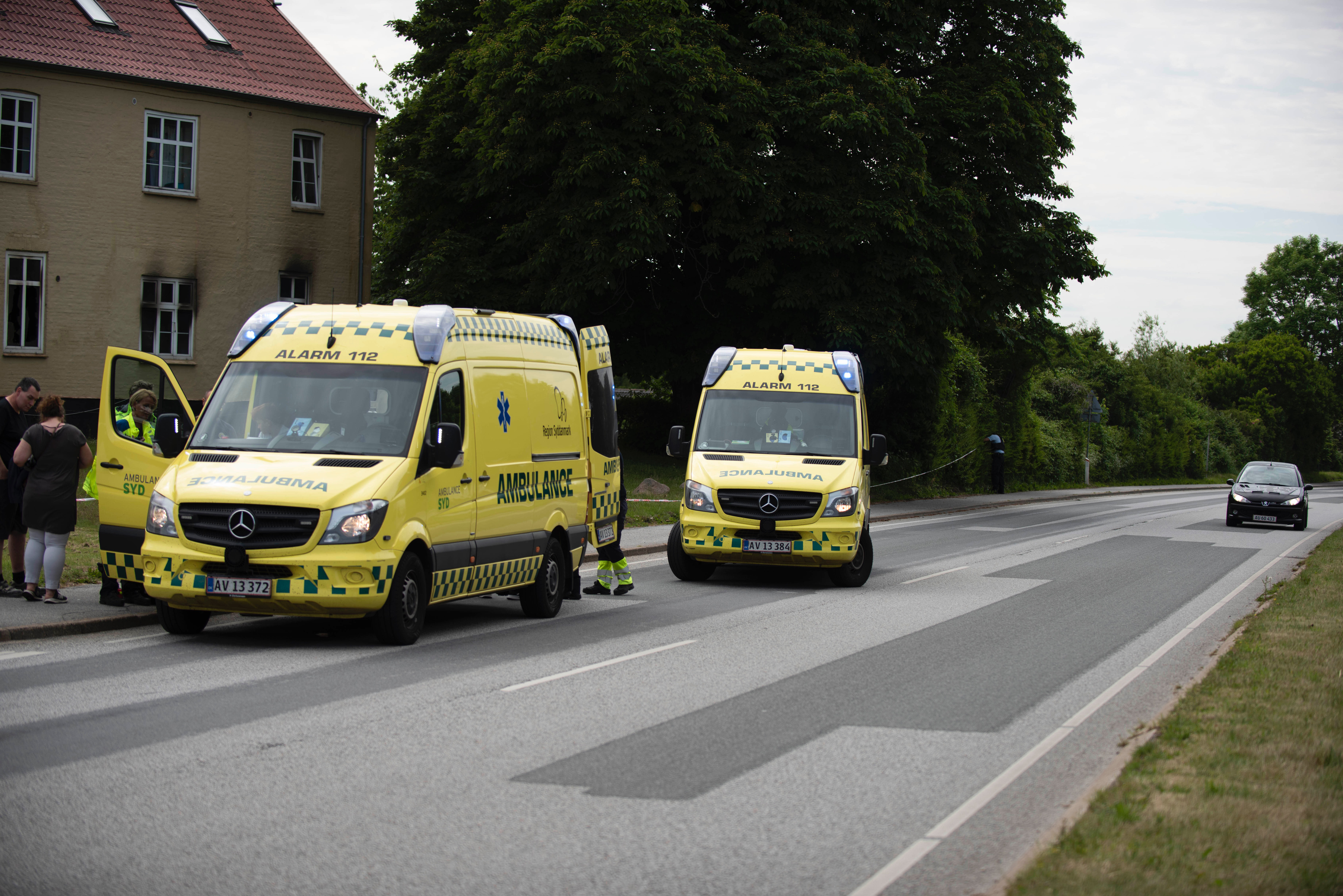 Påsatte brand og huggede ud efter vidne med kniv: 48-årig anholdt
