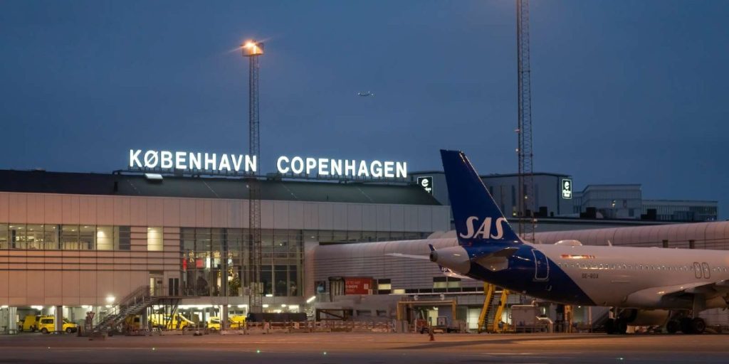Mand var efterlyst i hele verden: Nu er han blevet anholdt i Københavns Lufthavn