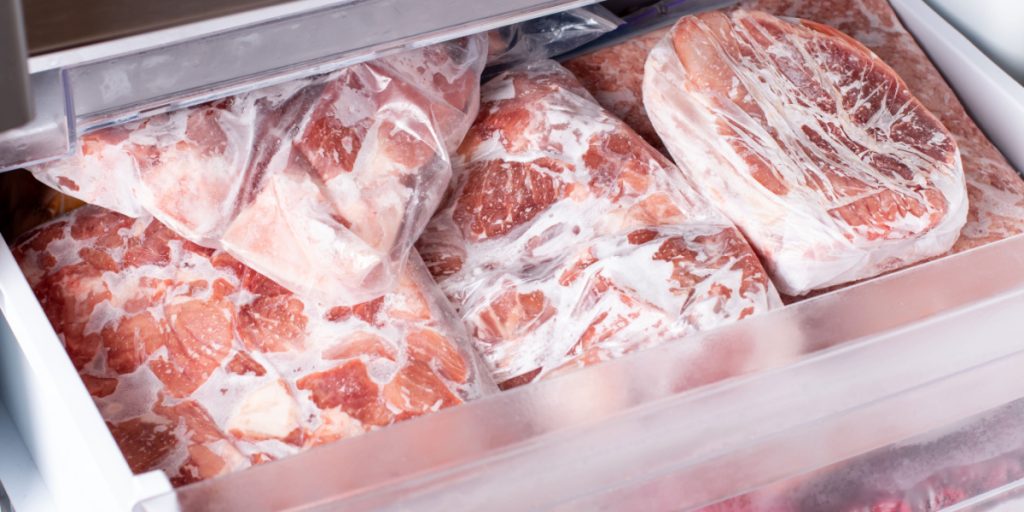 Mange danskere gør det: Sådan skal du ikke fryse dit kød
