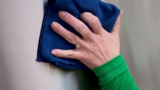 Det kan købes for kun 10 kroner: Smør det på overfladerne i dit køkken og se magien ske