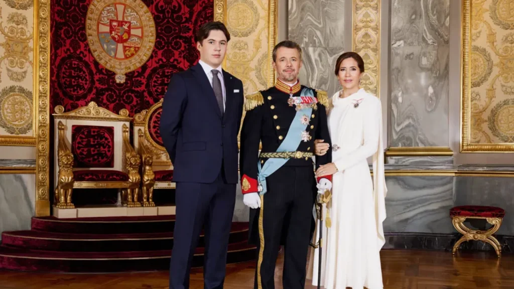 Helt nye kong Frederik-mønter rammer Danmark