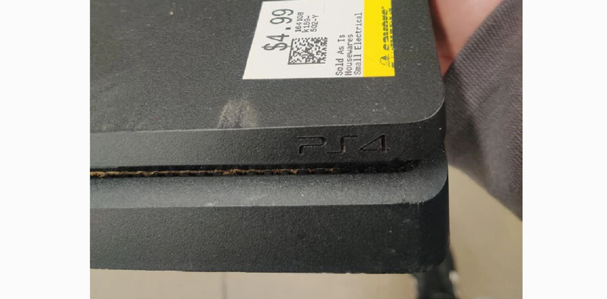 Far køber brugt PlayStation for 36 kroner: Da han tænder den, sker det, ingen troede på