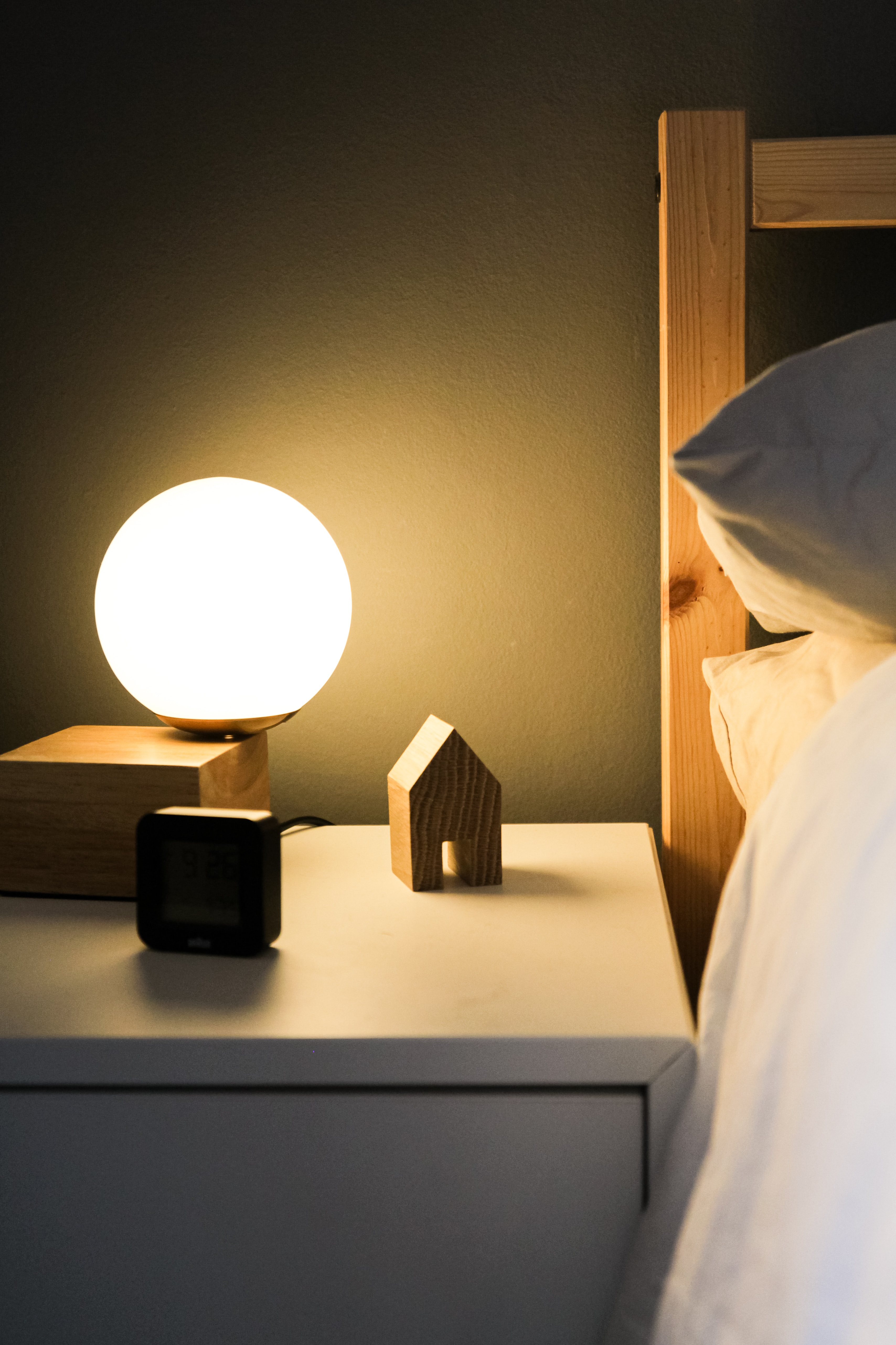 Valg af den rigtige natbordslampe til dit soveværelse