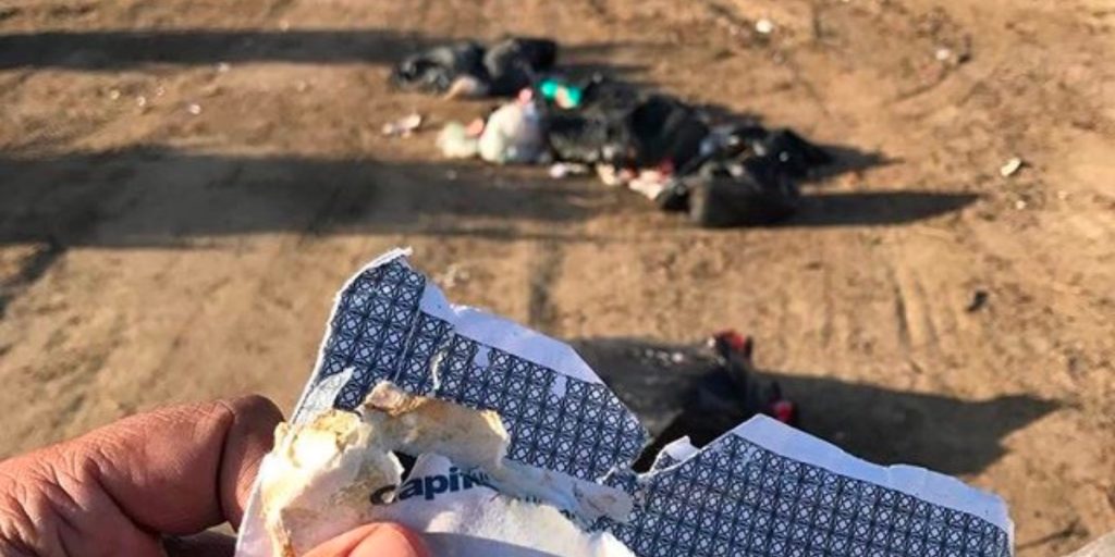 Miljøsvin dumper affald på landmandens mark: Så opdager han detalje og tager fantastisk hævn