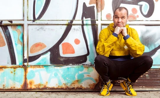 Legendarisk dansk musikproducer går solo i Vejle