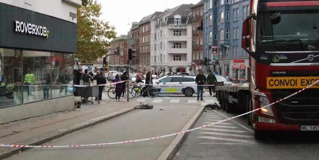 Cyklist påkørt af lastvogn: “Svært tilskadekommen”