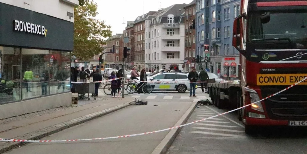 Cyklist påkørt af lastvogn: “Svært tilskadekommen”