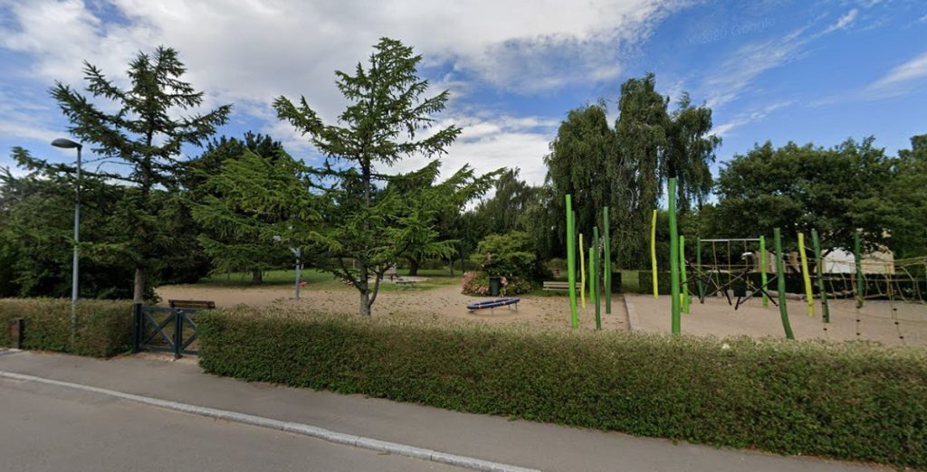 Gjorde mistænkeligt fund på legeplads