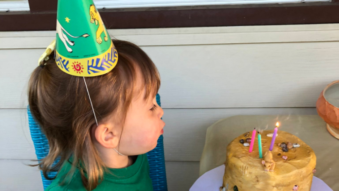 Snedigt trick fra 3-årig: Derfor bad hun om helt særlig kage