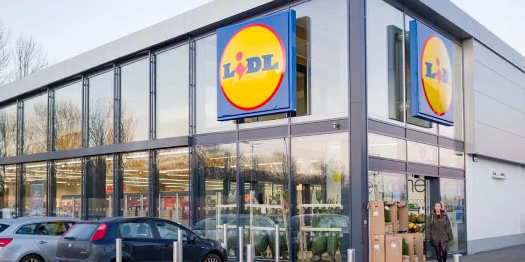 Glædeligt nyt til disse danskere: Får gratis kasser fyldt med dagligvarer fra Lidl