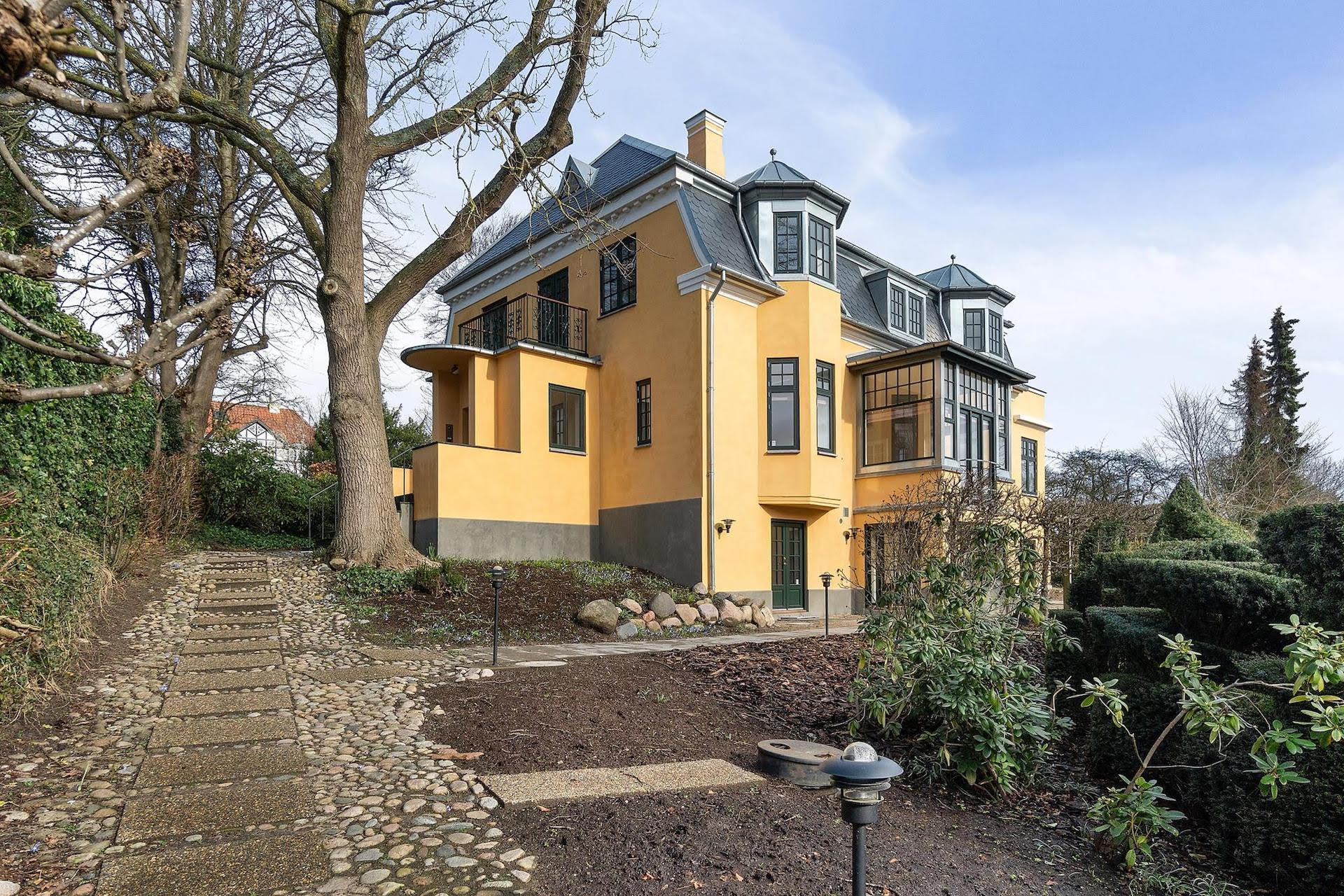 Huse til mange millioner: Her er den dyreste villa i din landsdel