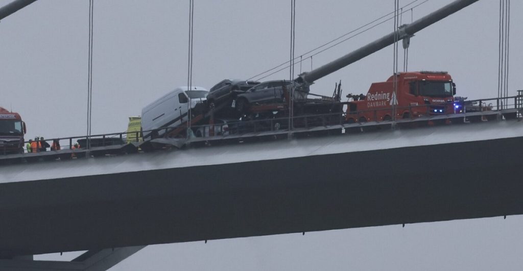 Lillebæltsbroen er lukket: Brand på stedet