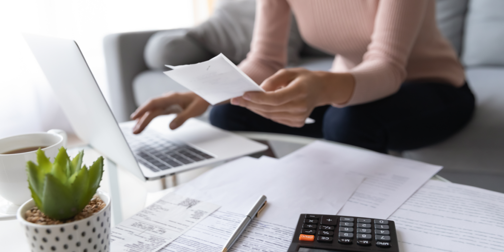 Tjek den: Hver anden finder fejl i lønseddel