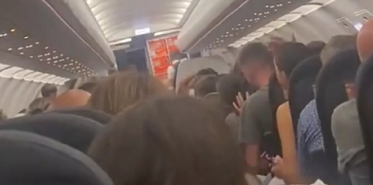 Passagers ubeskrivelige handling får fly aflyst: Nu er turister strandet i Tenerife